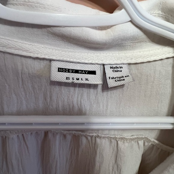 4/$10 large collar blouse - Picture 4 of 4